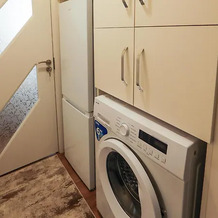 Central Apartment Near The Park Διαμέρισμα