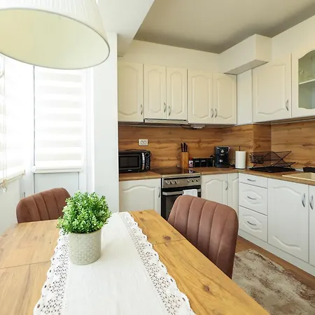 Διαμέρισμα Central Apartment Near The Park