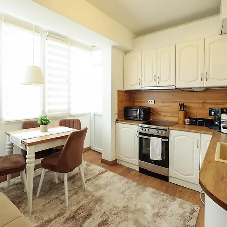 Central Apartment Near The Park Διαμέρισμα *